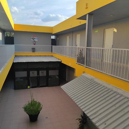 Capital Hotel مونكلوفا المظهر الخارجي الصورة