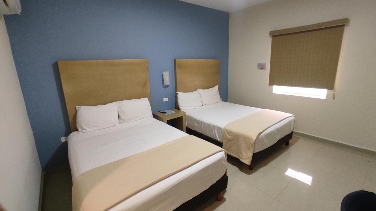 Capital Hotel مونكلوفا المظهر الخارجي الصورة