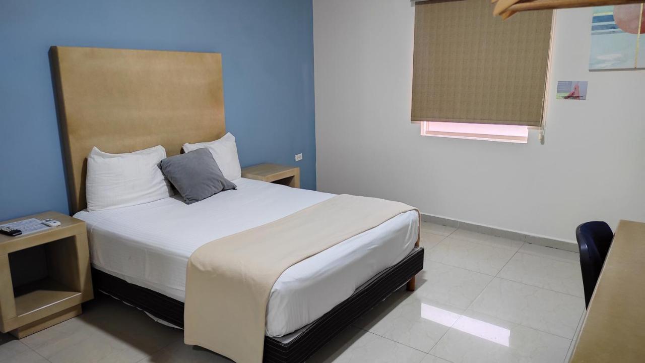 Capital Hotel مونكلوفا المظهر الخارجي الصورة