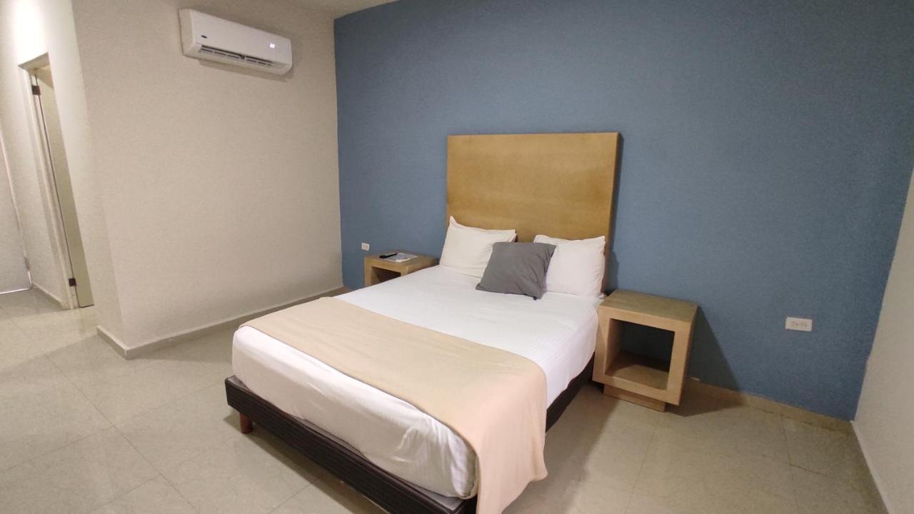 Capital Hotel مونكلوفا المظهر الخارجي الصورة