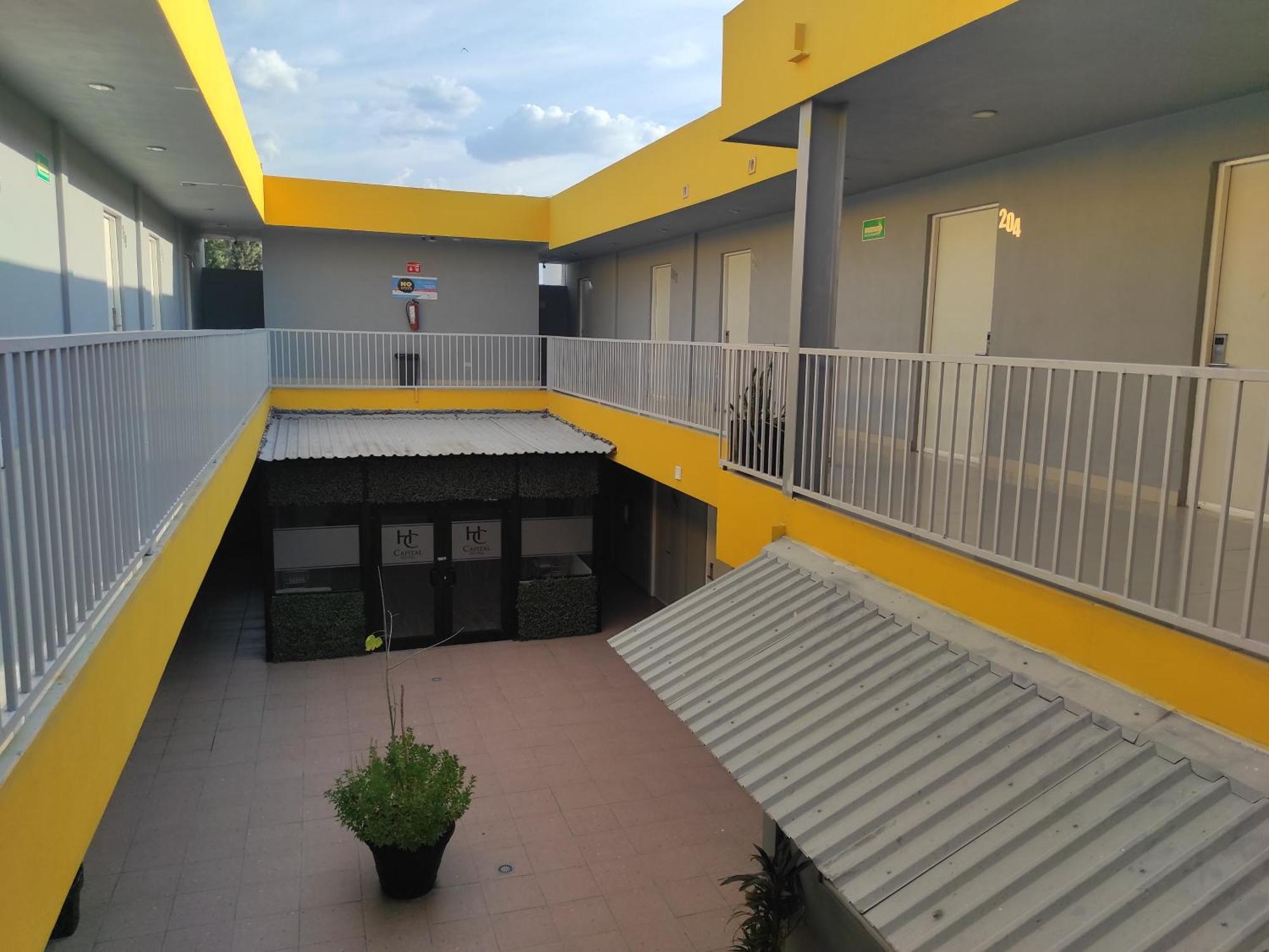Capital Hotel مونكلوفا المظهر الخارجي الصورة