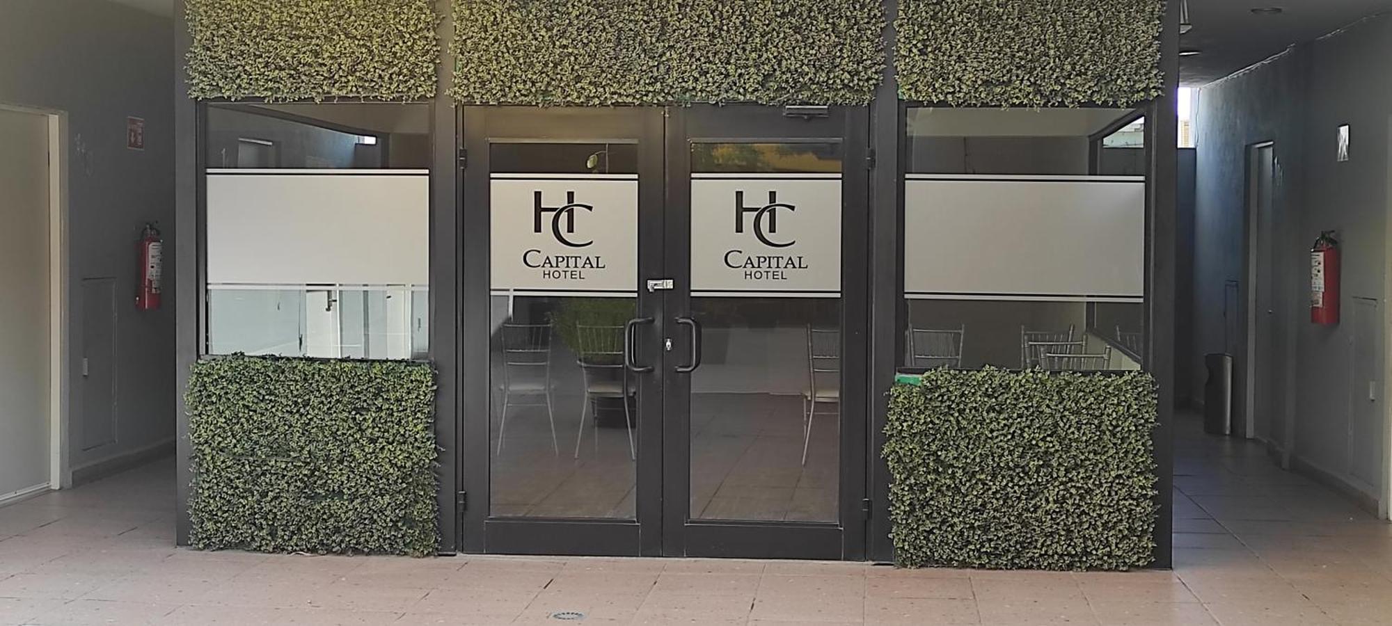 Capital Hotel مونكلوفا المظهر الخارجي الصورة