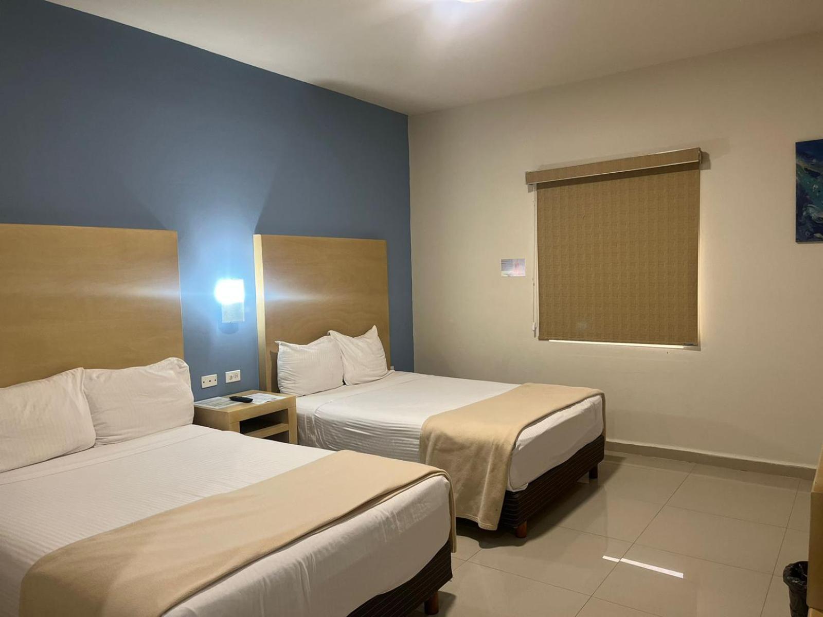 Capital Hotel مونكلوفا المظهر الخارجي الصورة