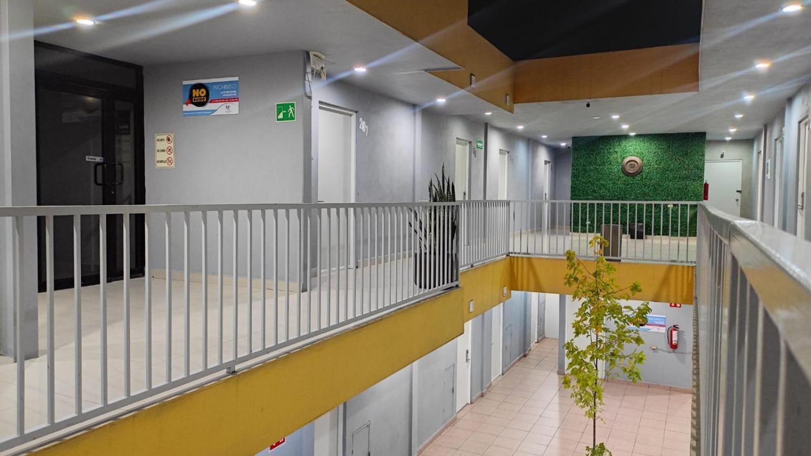 Capital Hotel مونكلوفا المظهر الخارجي الصورة