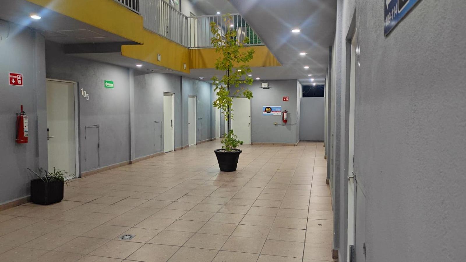 Capital Hotel مونكلوفا المظهر الخارجي الصورة