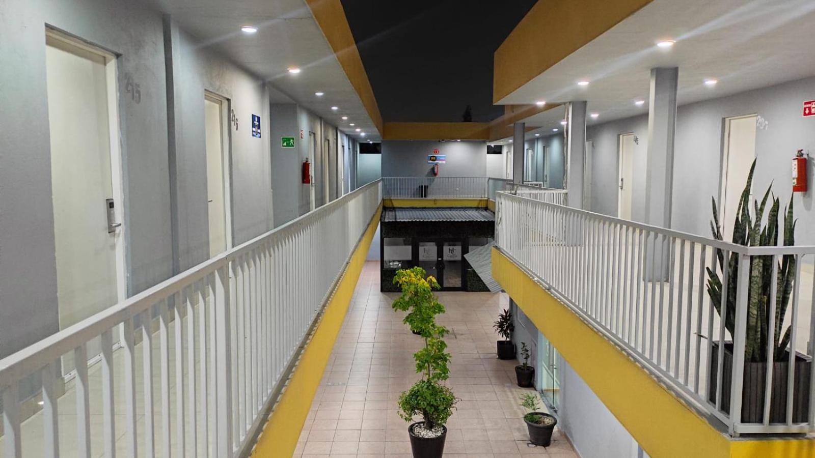 Capital Hotel مونكلوفا المظهر الخارجي الصورة