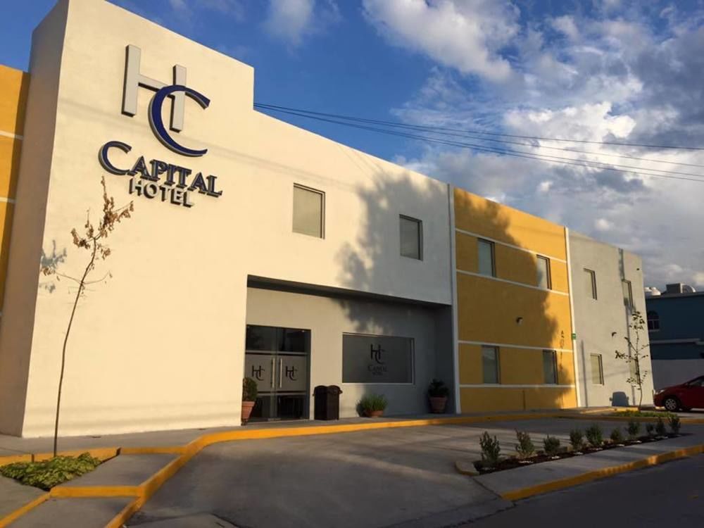 Capital Hotel مونكلوفا المظهر الخارجي الصورة