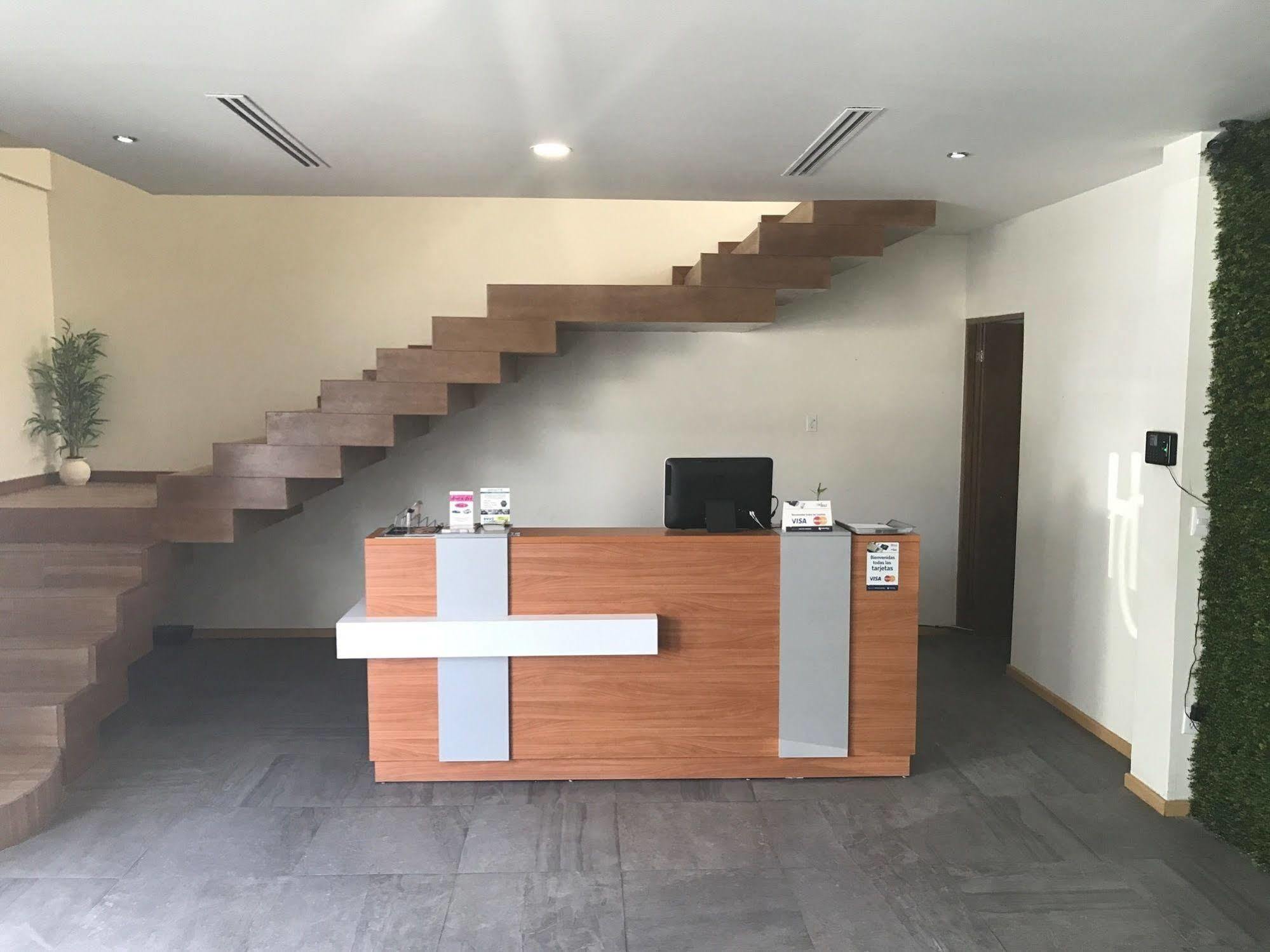 Capital Hotel مونكلوفا المظهر الخارجي الصورة