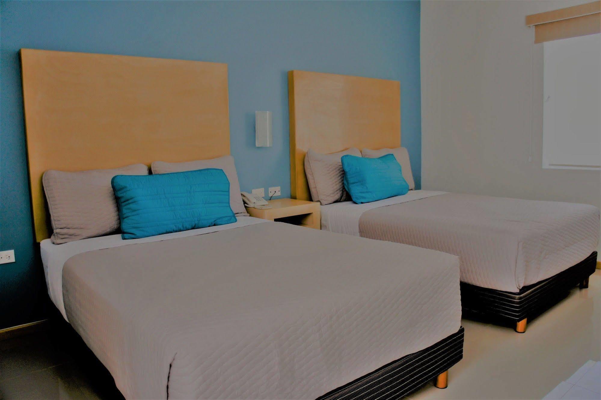 Capital Hotel مونكلوفا المظهر الخارجي الصورة