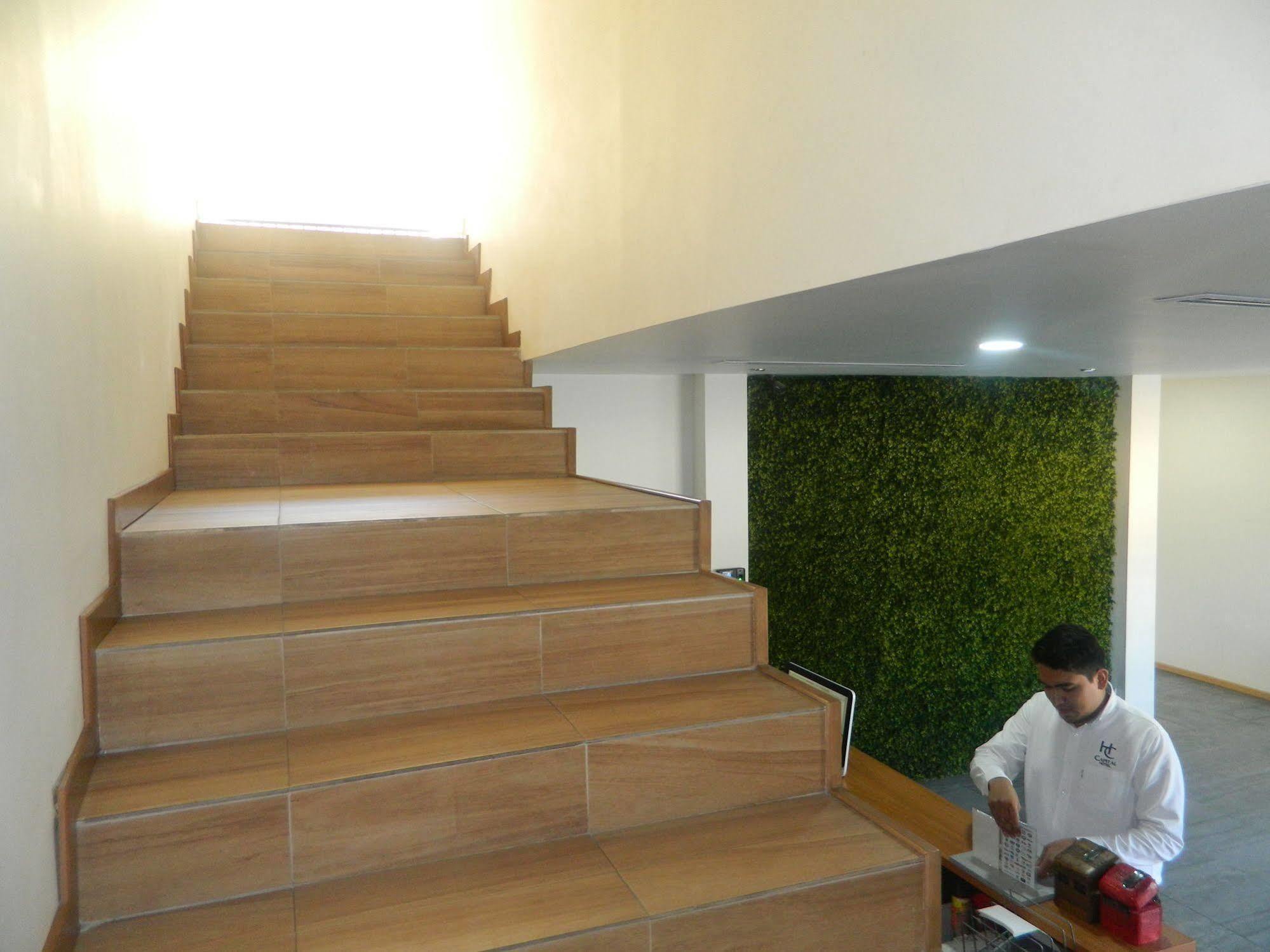Capital Hotel مونكلوفا المظهر الخارجي الصورة